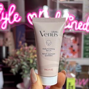 Gillette Venus Daily Soothing Serum